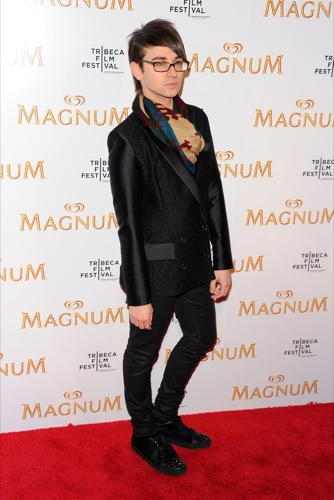 Illustration for article titled Karl Lagerfeld Makes Red Carpet Movie Magic